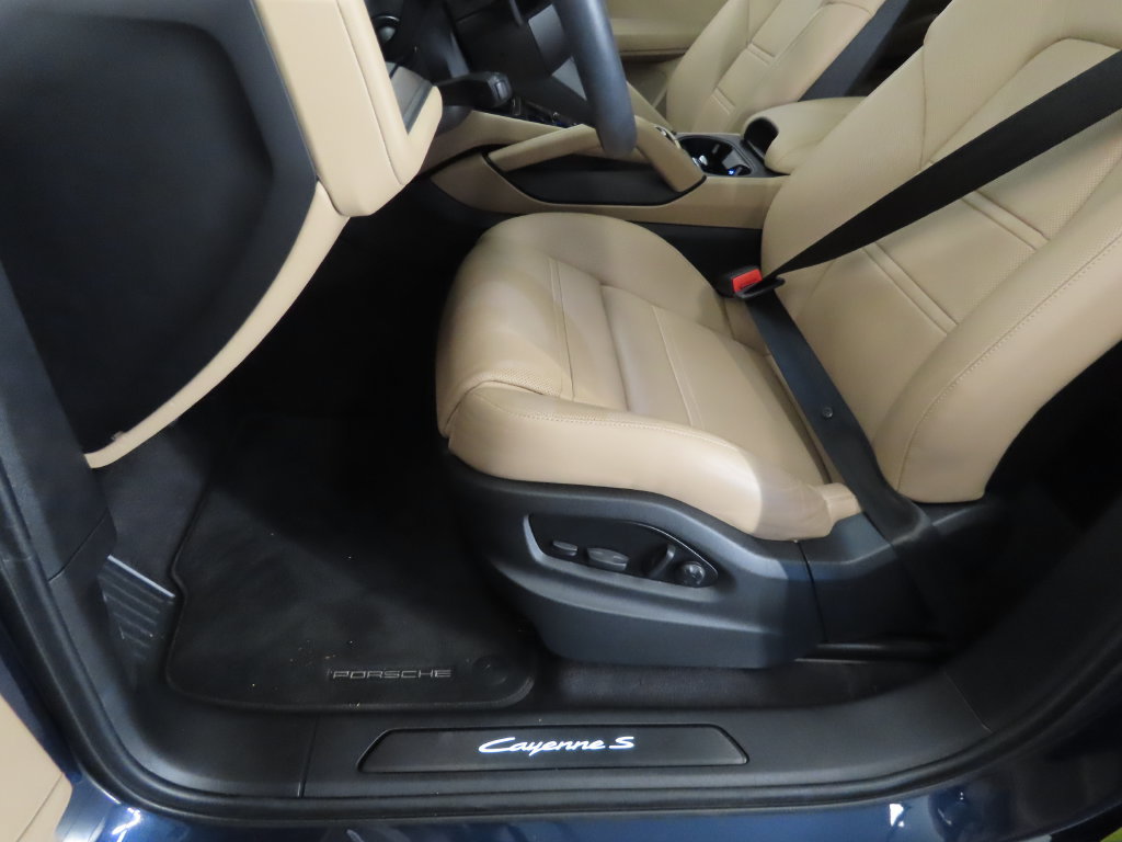 Used 2025 Porsche Cayenne S AWD/4WD image 41