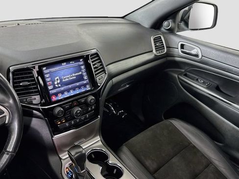 Used 2020 Jeep Grand Cherokee Altitude AWD/4WD image 23