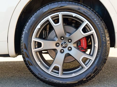 Used 2020 Maserati Levante GranSport image 14