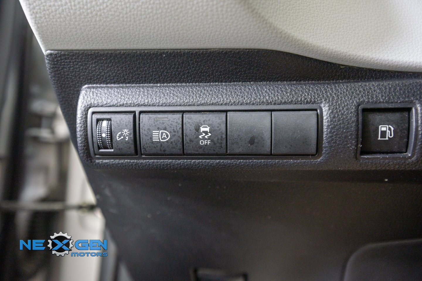 Used 2023 Toyota Corolla SE AWD/4WD image 15