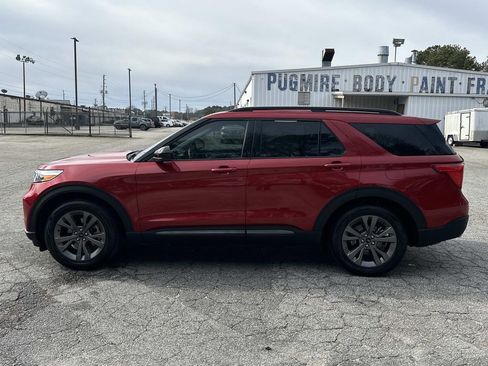 Used 2023 Ford Explorer XLT w/ Equipment Group 202A image 4