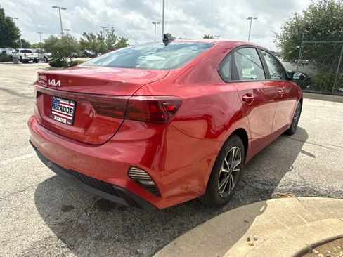 Used 2024 Kia Forte LXS FWD image 5