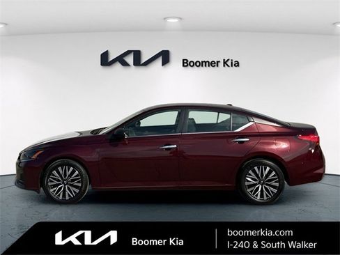 Used 2024 Nissan Altima 2.5 SV image 8