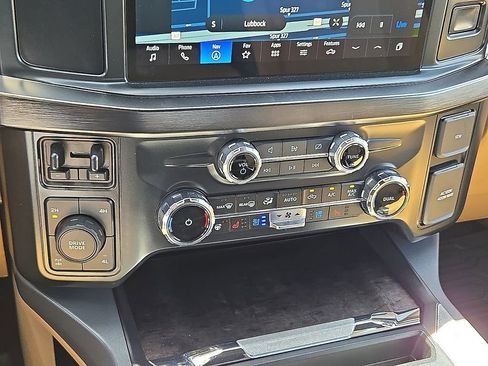 Used 2024 Ford F250 Lariat w/ Sport Appearance Package AWD/4WD image 30
