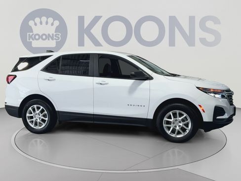 Used 2024 Chevrolet Equinox LS w/ LS Convenience Package FWD image 12