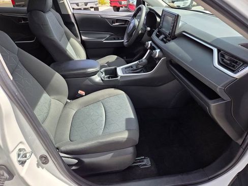 Used 2022 Toyota RAV4 XLE FWD image 15