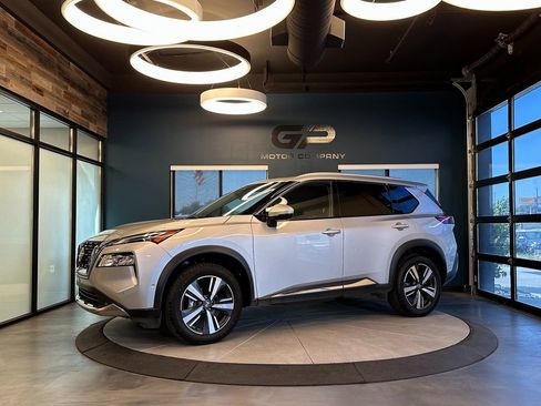 Used 2021 Nissan Rogue Platinum image 7