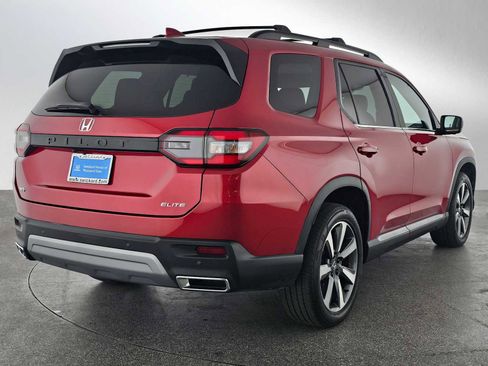 Used 2024 Honda Pilot Elite image 3