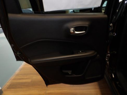 Used 2018 Jeep Compass Latitude w/ Cold Weather Group image 20