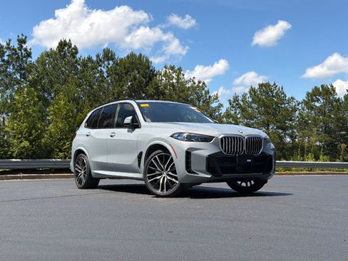 Used 2025 BMW X5 sDrive40i w/ M Sport Package RWD image 2