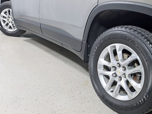 Used 2018 Chevrolet Traverse LT image 13