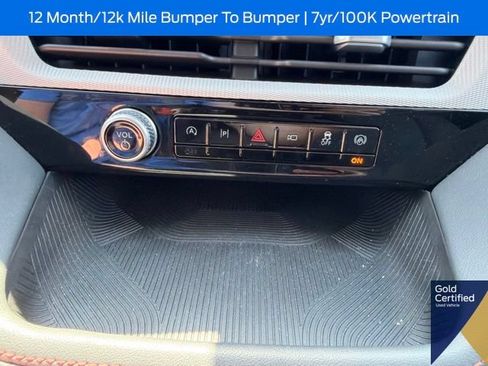 Used 2025 Ford Explorer Active RWD image 35