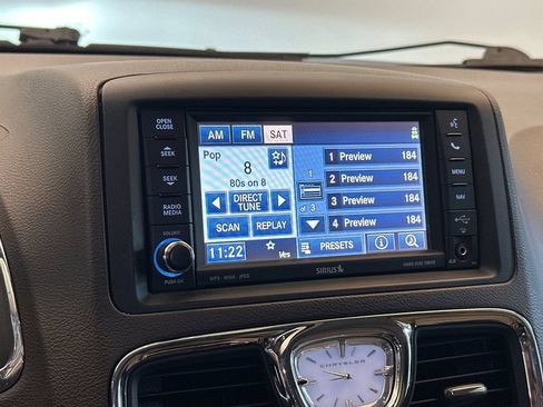 Used 2012 Chrysler Town & Country Limited w/ Luxury Group FWD image 20