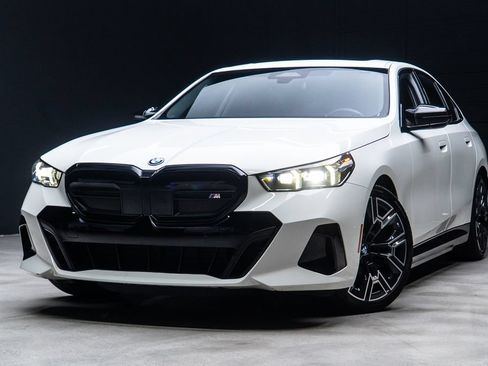 Used 2024 BMW i5 M60 AWD/4WD image 2