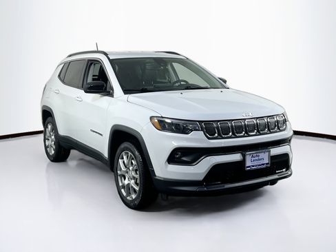 Used 2022 Jeep Compass Latitude image 3