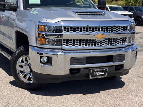 Used 2019 Chevrolet Silverado 2500 LT w/ LT Convenience Package RWD image 3