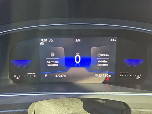 Certified 2022 Volkswagen Tiguan SE w/ Panoramic Sunroof Package image 9