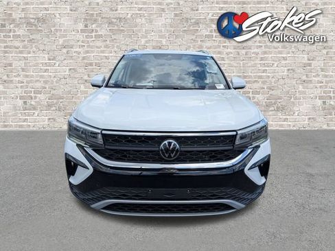Certified 2024 Volkswagen Taos SE w/ Panoramic Sunroof Package AWD/4WD image 9