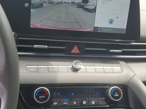 Used 2024 Hyundai Elantra SEL FWD image 25