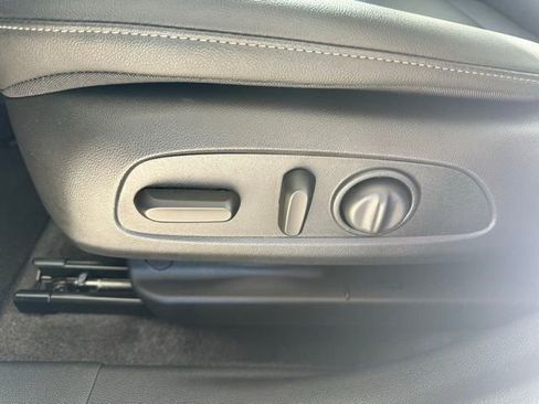 Used 2025 Chevrolet Trax ACTIV w/ Sunroof Package image 28