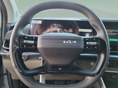 New 2027 Kia Carnival LX FWD image 15