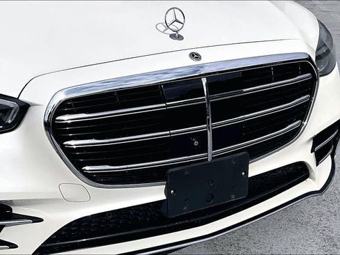 Used 2022 Mercedes-Benz S 580 4MATIC Sedan w/ AMG Line Package image 30
