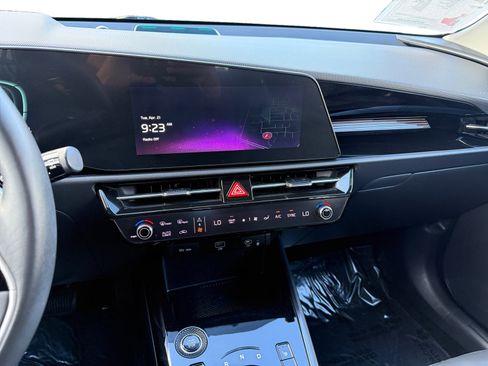 Used 2023 Kia Niro EX FWD image 12