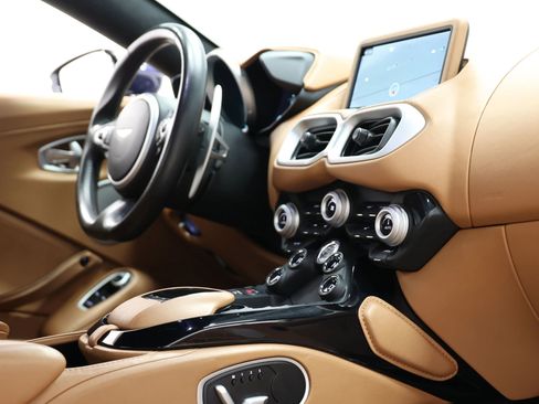 Used 2019 Aston Martin V8 Vantage Coupe RWD image 70