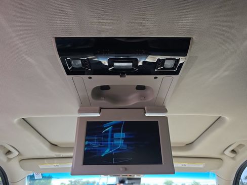 Used 2019 Cadillac Escalade ESV Premium Luxury RWD image 35