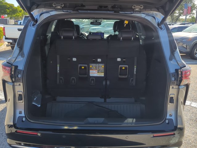 Used 2026 Toyota Sienna Platinum AWD/4WD image 23