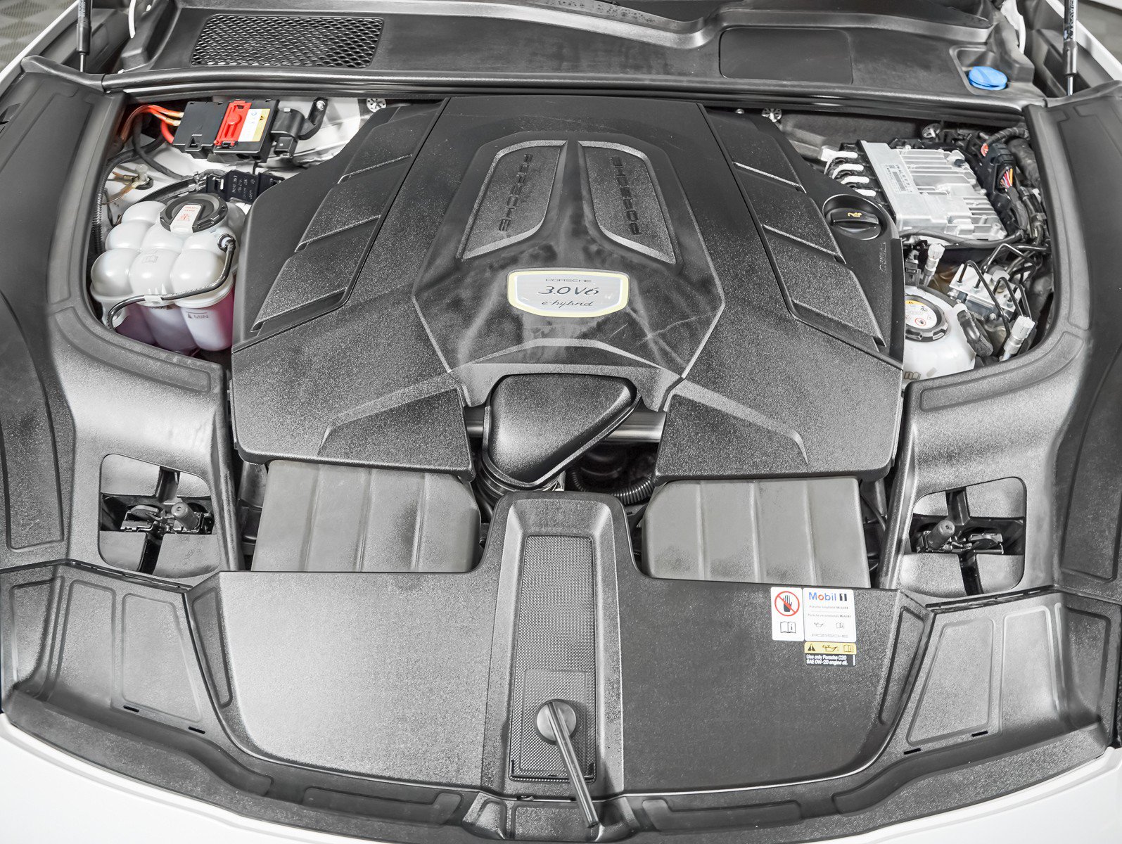 Certified 2023 Porsche Cayenne Coupe AWD/4WD image 12