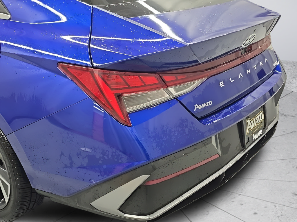 Certified 2025 Hyundai Elantra Limited FWD image 45