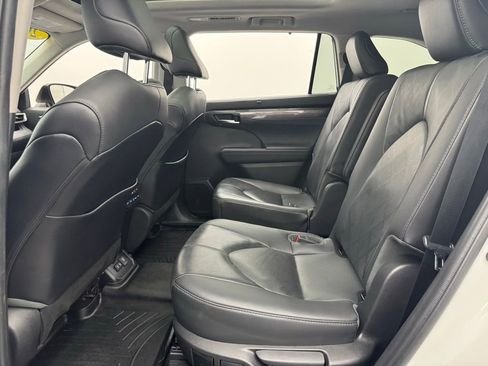 Used 2021 Toyota Highlander Platinum image 44