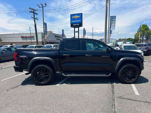 Used 2024 Chevrolet Colorado Trail Boss w/ Technology Package AWD/4WD image 4
