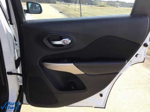 Used 2017 Jeep Cherokee Sport w/ Safety Group image 14