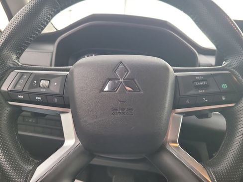Used 2024 Mitsubishi Outlander AWD image 13