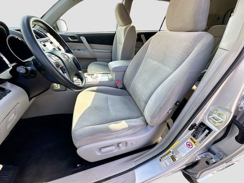 Used 2013 Toyota Highlander Plus image 24