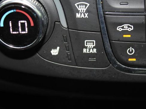 Used 2023 Chevrolet Traverse LT FWD image 38