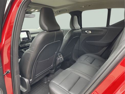 Used 2024 Volvo XC40 B5 Plus AWD/4WD image 14