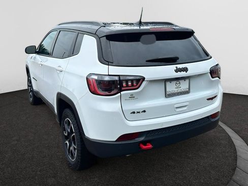 Used 2025 Jeep Compass Trailhawk AWD/4WD image 3