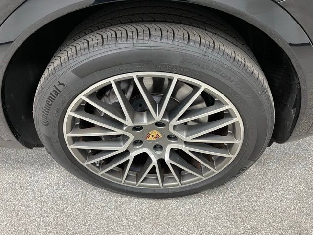 Used 2022 Porsche Cayenne Platinum Edition AWD/4WD image 18