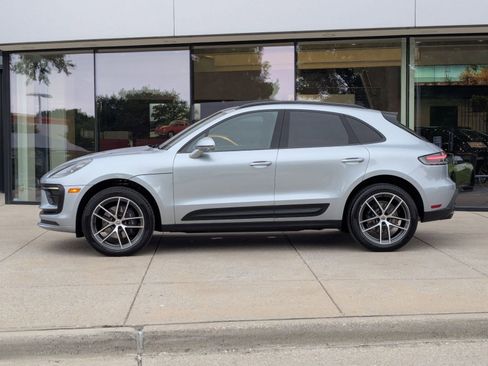 Certified 2026 Porsche Macan AWD/4WD image 2
