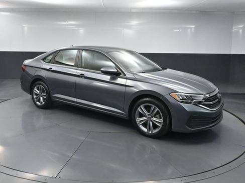 Used 2024 Volkswagen Jetta SE FWD image 1