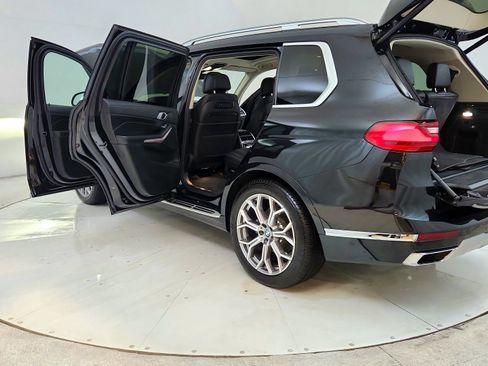 Used 2022 BMW X7 xDrive40i w/ Premium Package AWD/4WD image 11