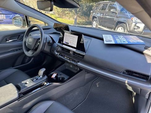 Used 2023 Toyota Prius XLE image 18