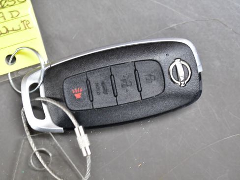 Used 2025 Nissan Versa SV FWD image 34