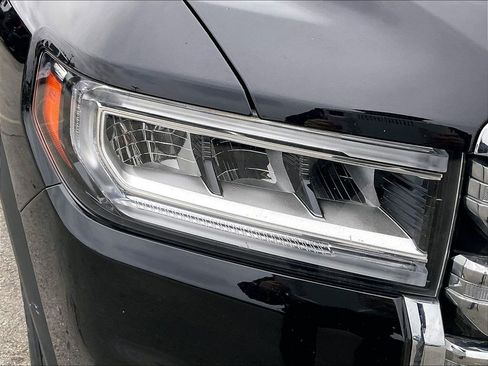 Used 2023 GMC Acadia SLT AWD/4WD image 30