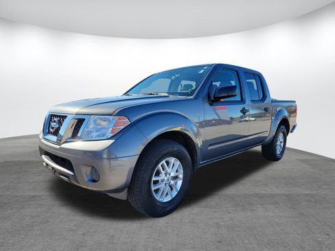 Used 2019 Nissan Frontier SV image 3