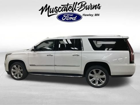 Used 2017 Cadillac Escalade ESV Luxury AWD/4WD image 4