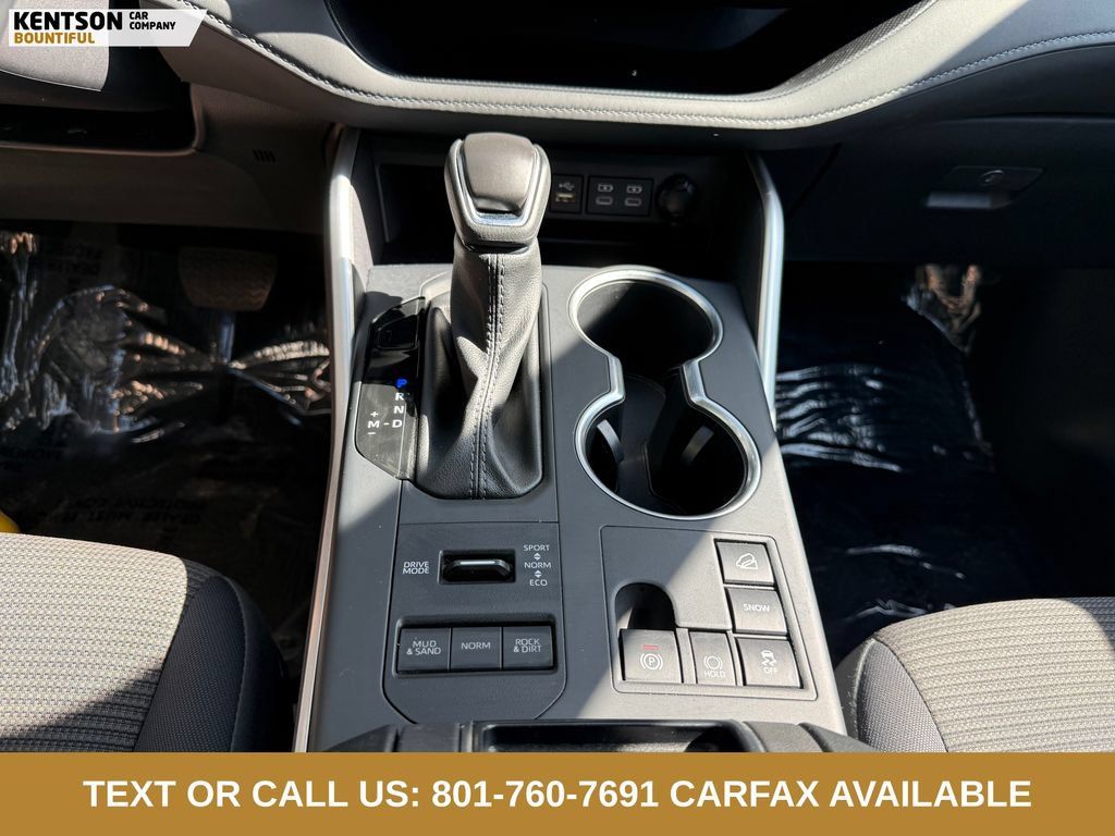Used 2025 Toyota Highlander LE AWD/4WD image 22